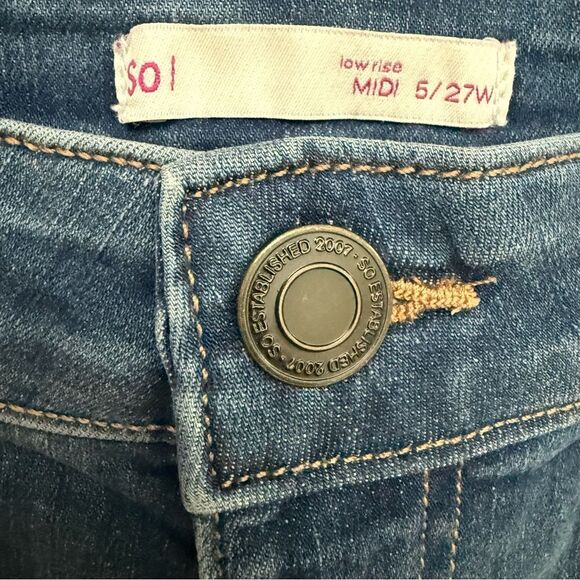 SO Women's Rolled Hem Blue Denim Shorts Size 5/27W NWT - Picture 4 of 10